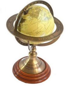 Глобус из латуни на подставке Латунный глобус на подставке, диаметр - 12,5 см