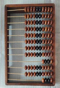 Счёты антикварные &quot;Мануфактура&quot; Антикварные деревянные счёты с 12-ю латунными прутками и латунной вставкой. Отреставрированные, лакированные косточки.