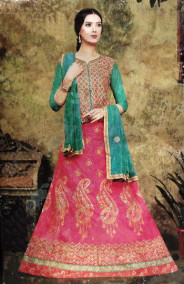 Индийский женский костюм &quot;Кири&quot; Национальный индийский женский костюм - юбка, чоли и накидка с золотой вышивкой. Размер 44