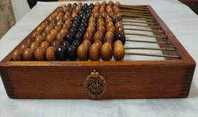 Счёты антикварные бухгалтерские &quot;Казна империи&quot;   Дореволюционные антикварные счёты, отреставрированные, редкий вариант 14-ти прутковых счёт с латунными спицами. Размер 47х30х6 см