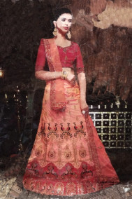 Индийский женский костюм &quot;Золотые павлины&quot; Национальный костюм для женщин - юбка, чоли и накидка.
Размер 40