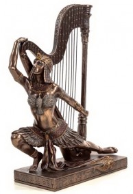 Статуэтка &quot;Египтянка с арфой&quot;       Египетская статуэтка музыканта.