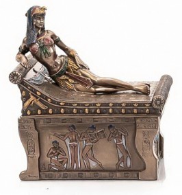 Египетская шкатулка &quot;Клеопатра&quot;          Шкатулка с изображением египетской царицы Клеопатры.